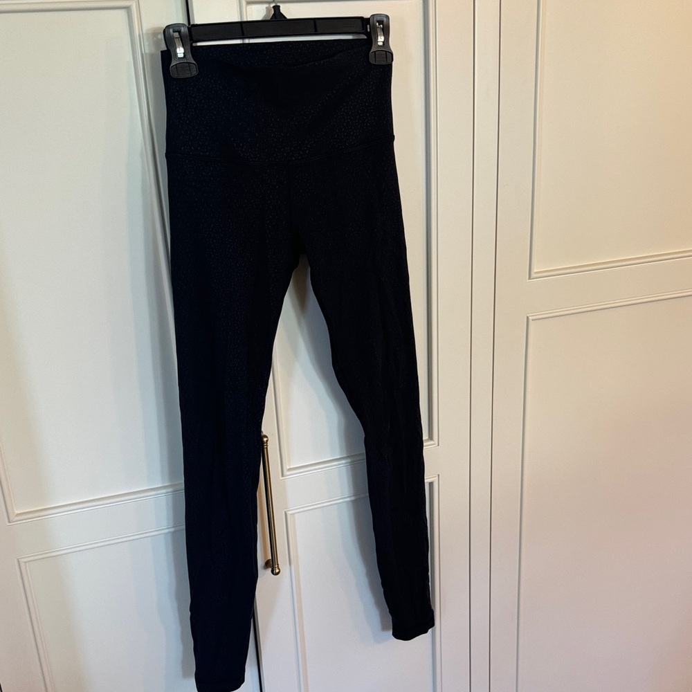 Unique Lululemon Black High-Rise Leggings with shiny detail pattern - Picture 4 of 4